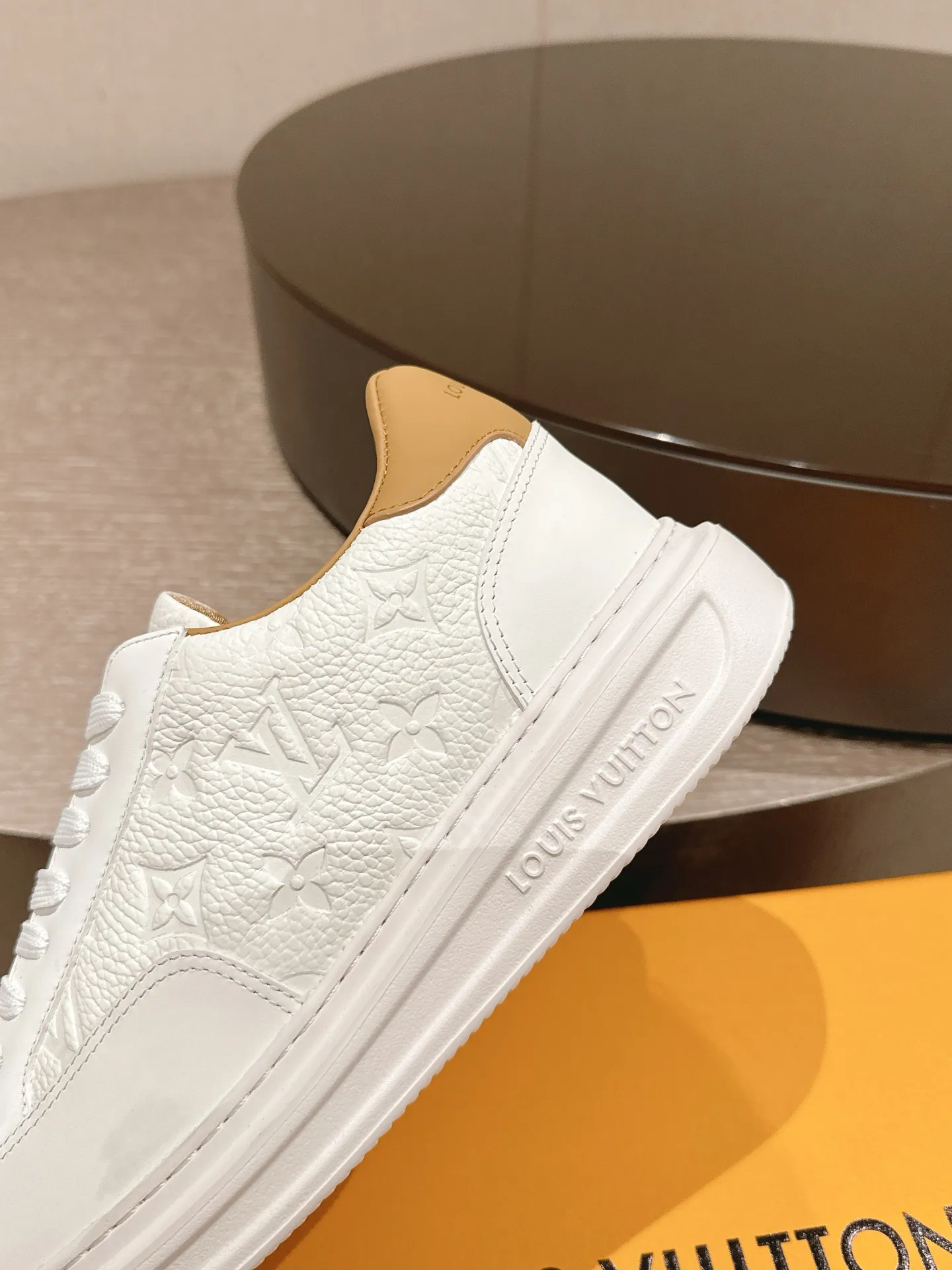 👟👟Ex-factory price 680👟👟 Women's shoes, women's clothing, women's shoes, women's clothing, women's shoes, women's clothing, LV25 new style, white shoes, best-selling models in the counter window, very three-dimensional and good-looking! Personalized printing, three-dimensional printed cowhide fabric...cowhide feet...original 4cm thick sole...Logo hot stamping, matching packaging, code number: 37-44 (45 customized, non-refundable)